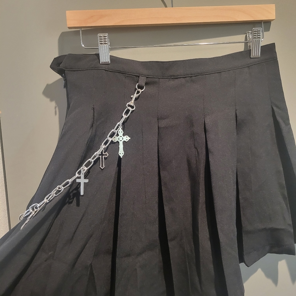 Widow Pleated Skirt - Picture 2 of 3
